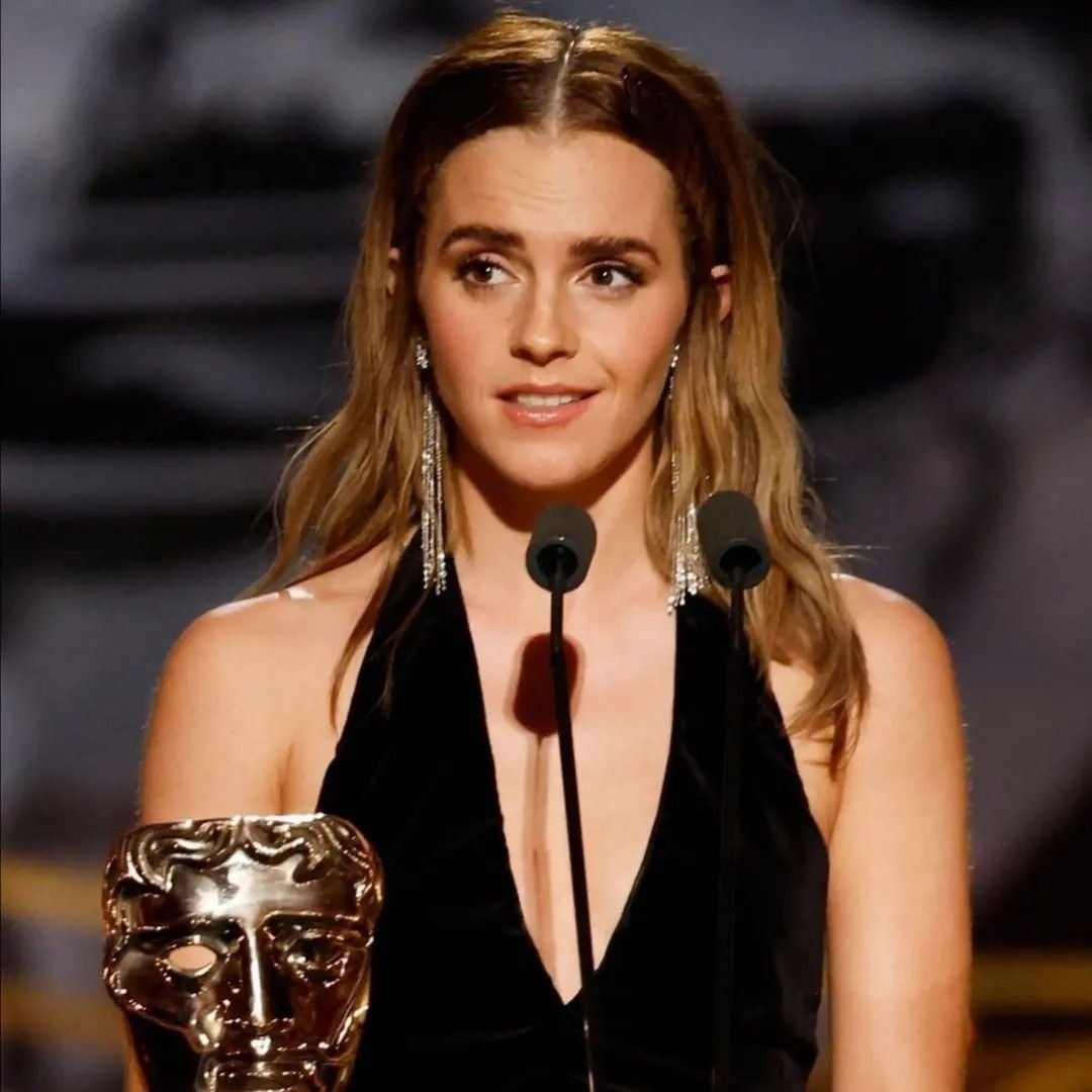 fvxY1xw5 Emma Watson loves CEI afterparty 05.jpg